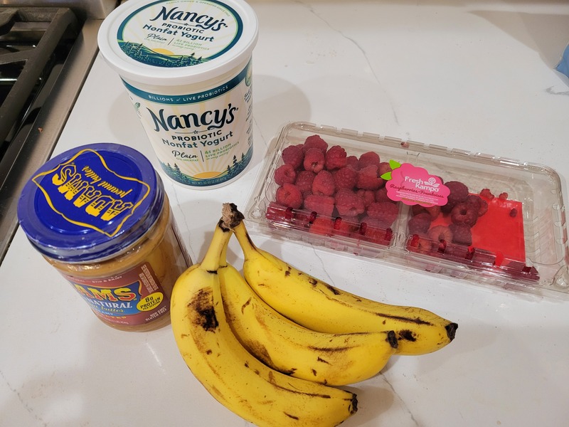 Easy ingredients for the raspberry banana no-bake recipe